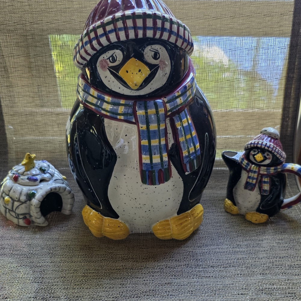 Charming Penguin Cookie Jar With Sugar Bowl And Creamer